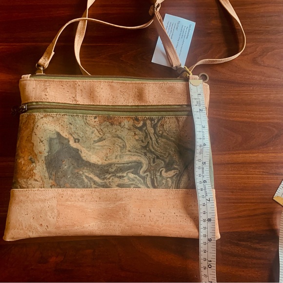Beautiful CORK vegan crossbody bag NWT - Picture 6 of 8
